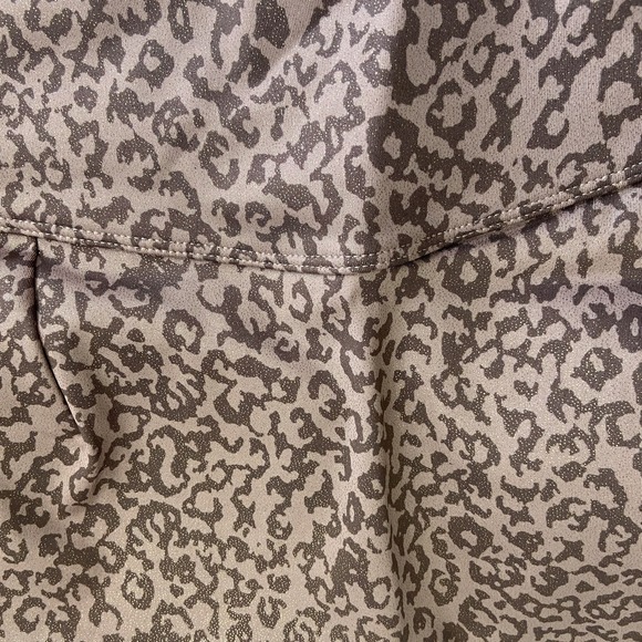 Mono B Women's XL Gold Foil Leopard Print Sports Bra & Leggings Set NEW Curvy‎ - Picture 3 of 10